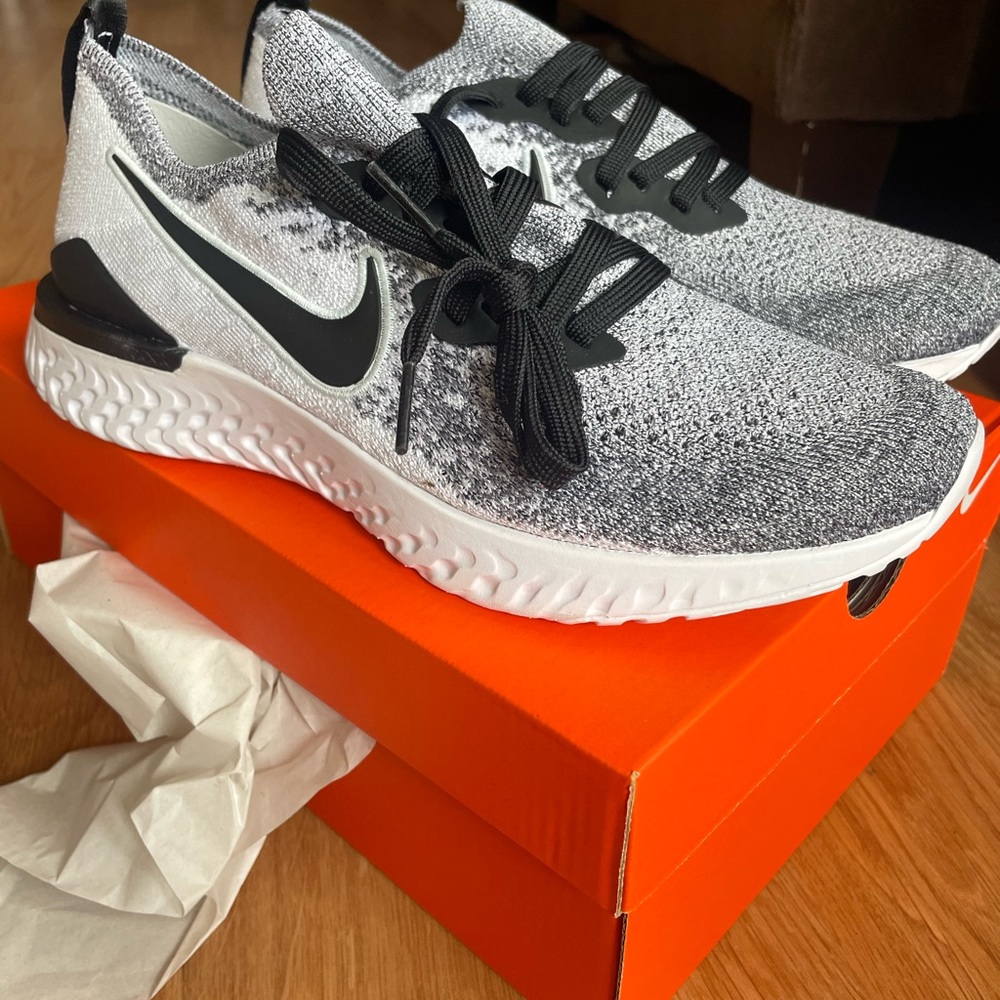 New with box Nike Epic React Flyknit 2!